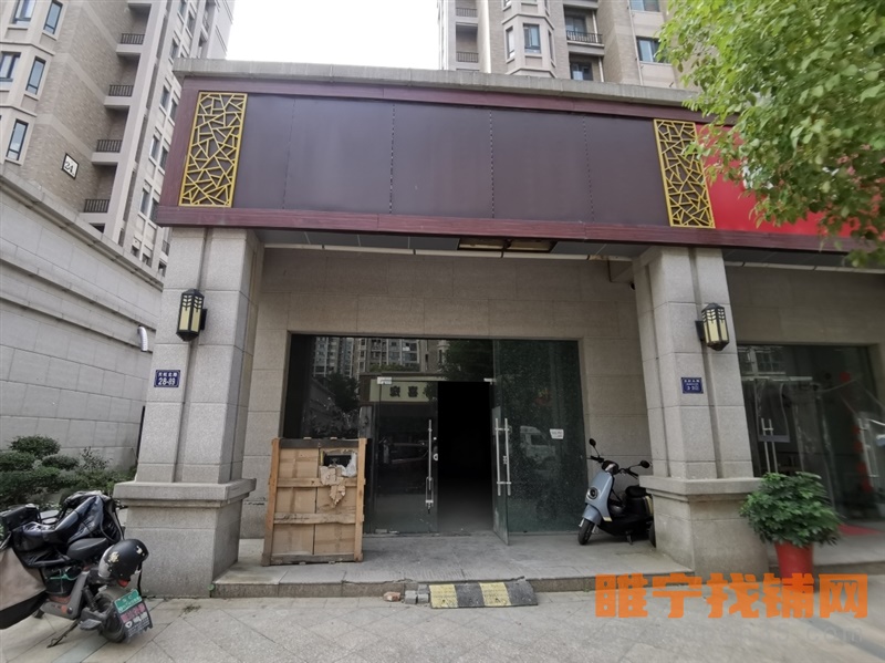 睢宁天虹世纪城大门头空铺不租