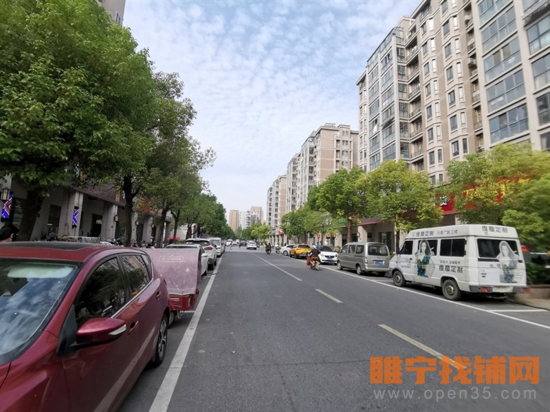 睢宁天虹世纪城大门头空铺不租